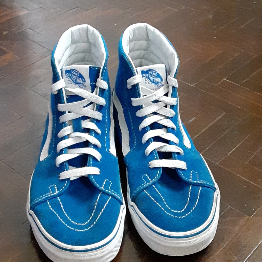 I am selling shoes